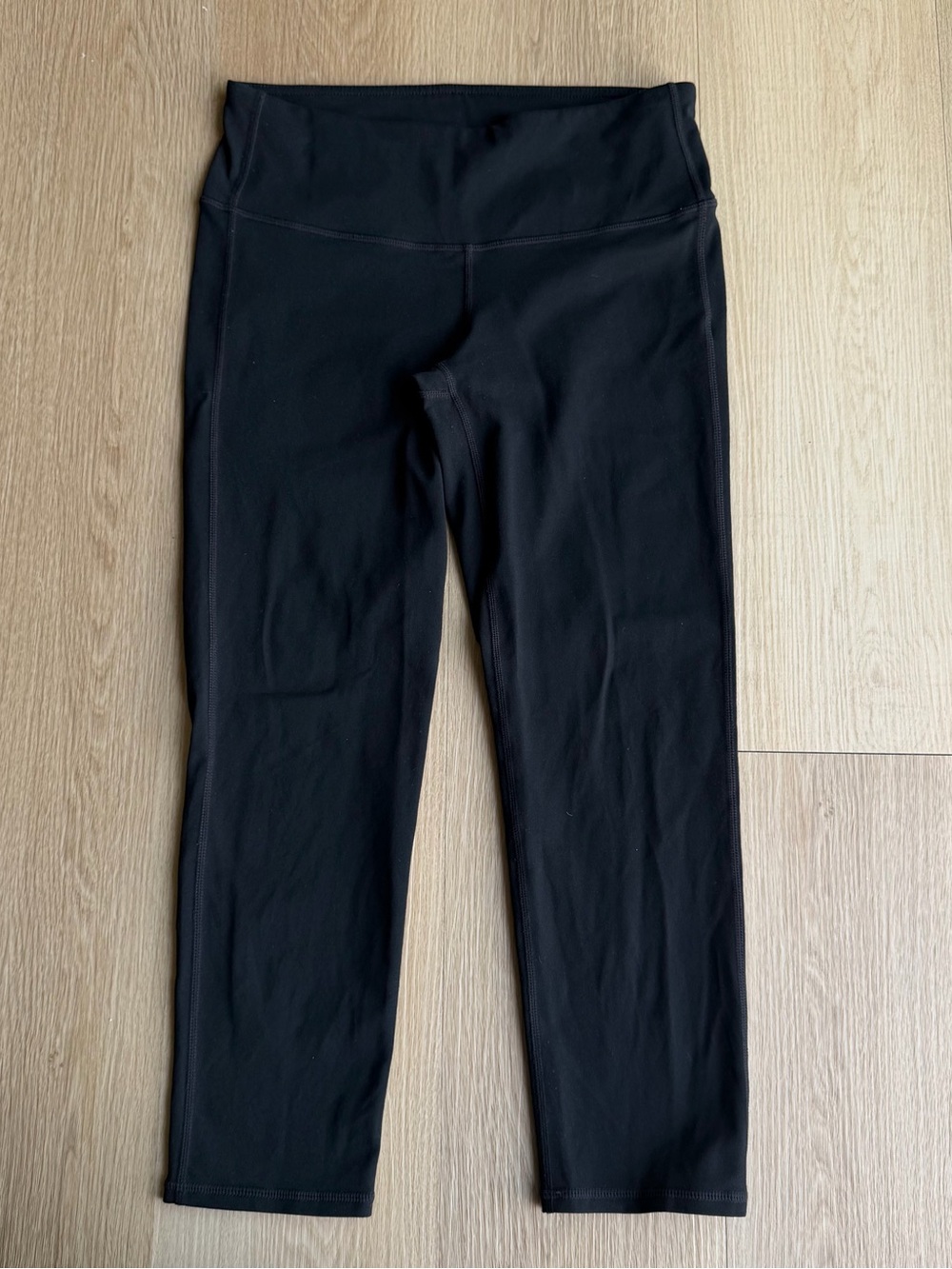 Athleta Women’s Black Leggings ST 21” inseam Capri Pull On Yoga Stretch